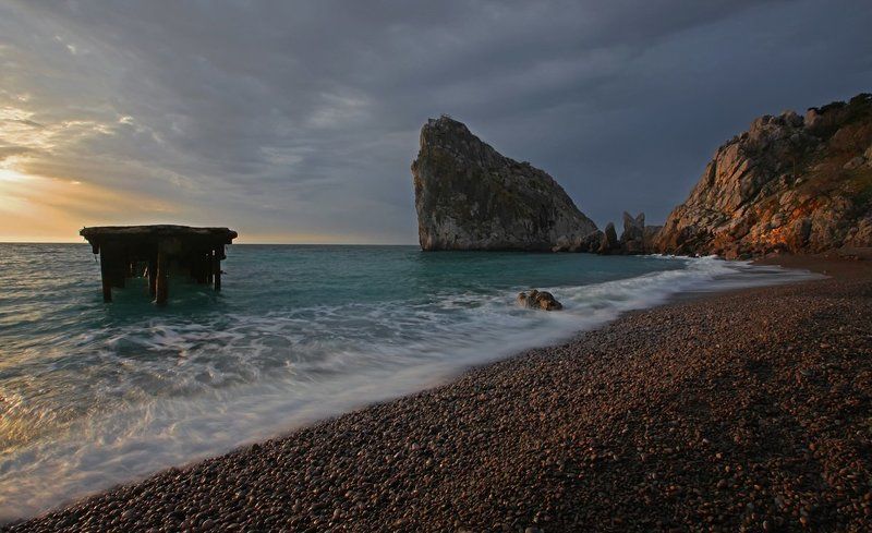 крым, вода, море, берег, скалы, симеиз, галька, свет, утро, рассвет, небо, облака, пейзаж, Утро. фото превью