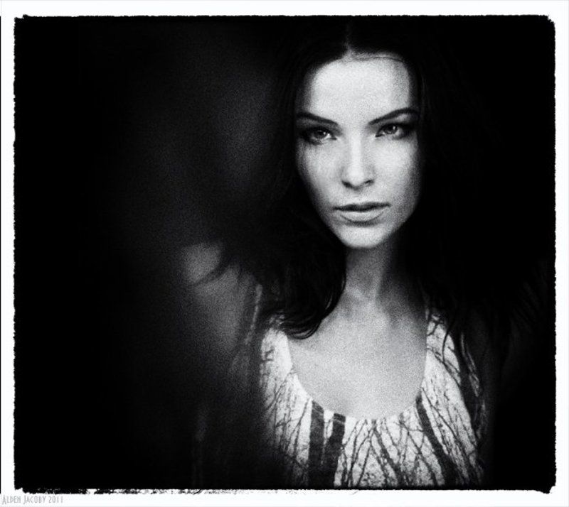 Her Darknessphoto preview