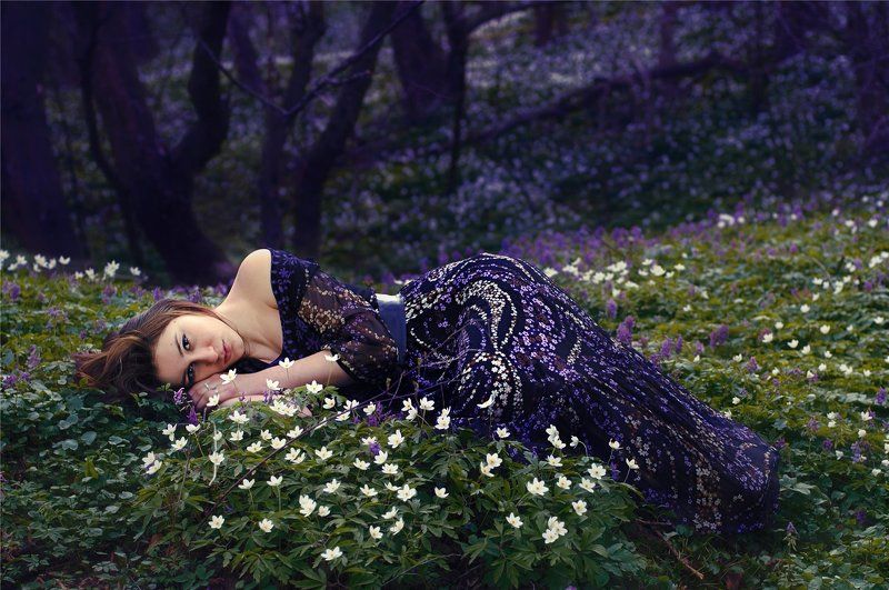 портрет, жанр, девушка В сказочном лесуphoto preview