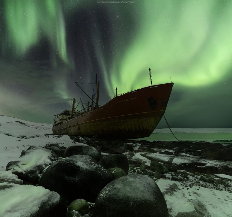 полярное сияние, заполярье, кораблекрушение, баренцево море, ночь \