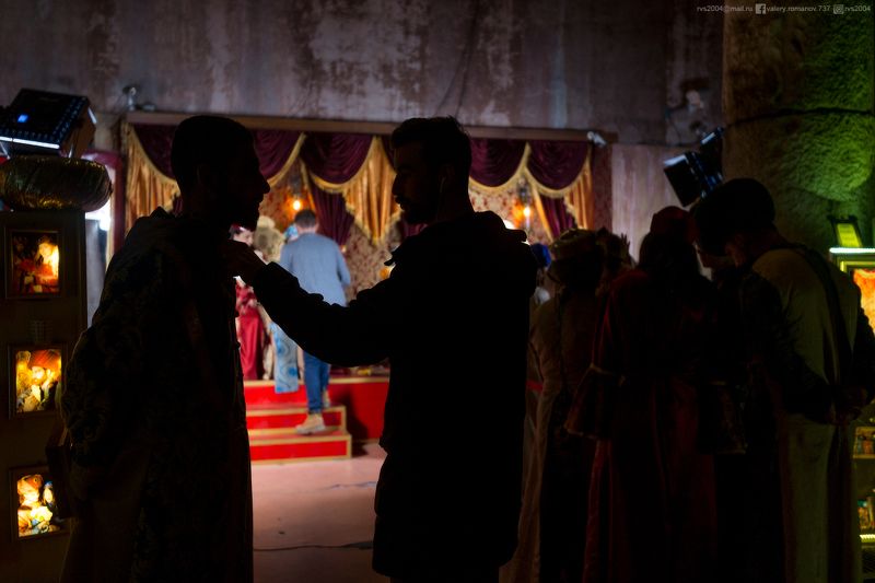 ночь, люди, религия, культура, свеча, духовность, празднование, моление, рождество, свет, церковь, монах, христианство, украшение, женщина, огонь, мужчина, церемония, турция, базилика, цистерна, стамбул Dialogue beneath the city – Диалог в городском подземельеphoto preview