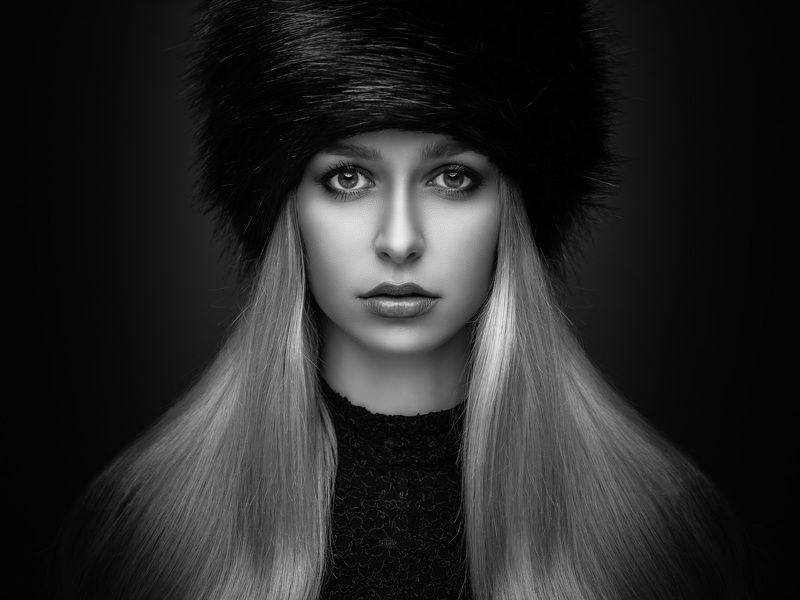 portrait, dark, black and white, blonde, fur hat Theresaphoto preview