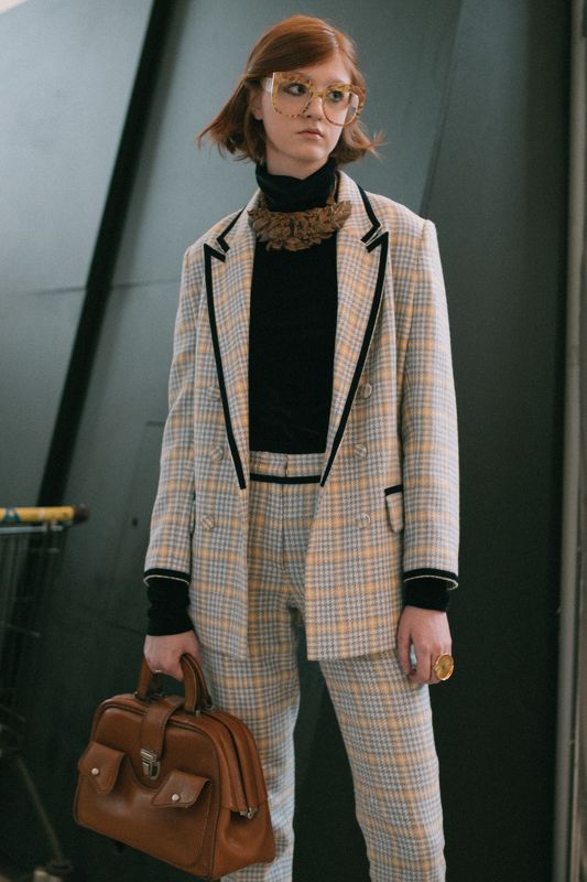 портрет человек свет fashion свет взгляд парень girl пиджак образ очки сумка Ленаphoto preview