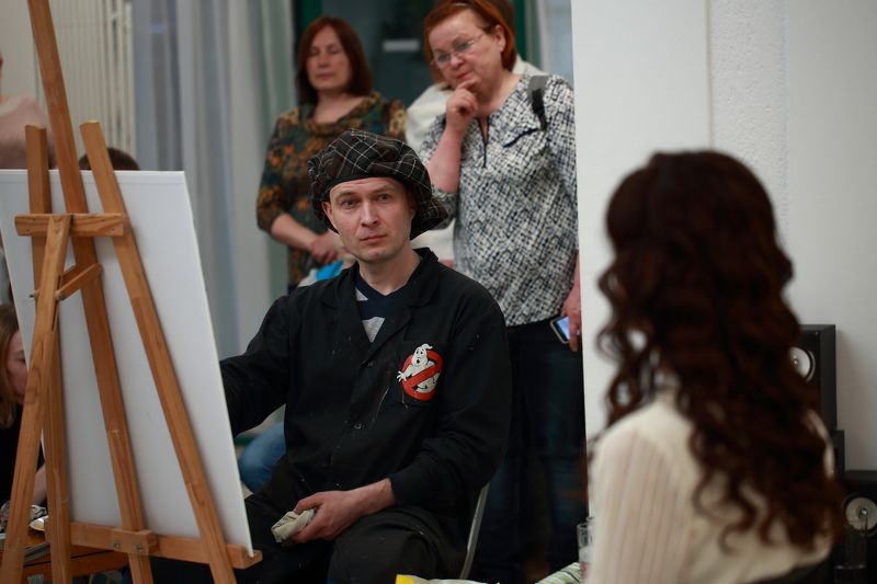 Художник за работойphoto preview