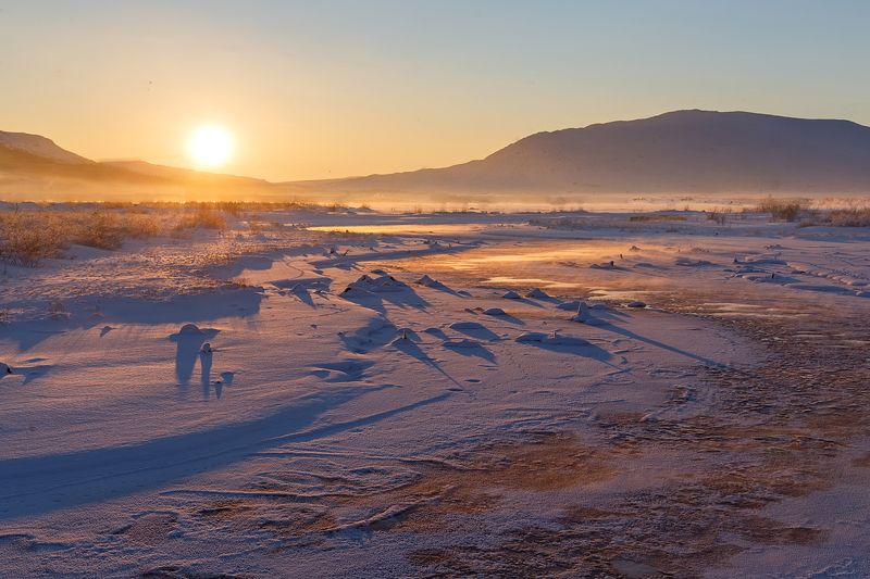 зима,речка,горы,снег,солнце, Конец полярной ночи фото превью