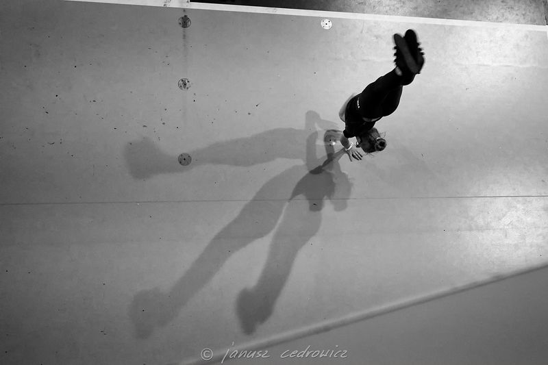 cheerleaders,cheerleader,cheerleading,chorzow,poland,silesia,sport,championship,acrobatic,upsidedown,girl,shadows, cheerleaders фото превью