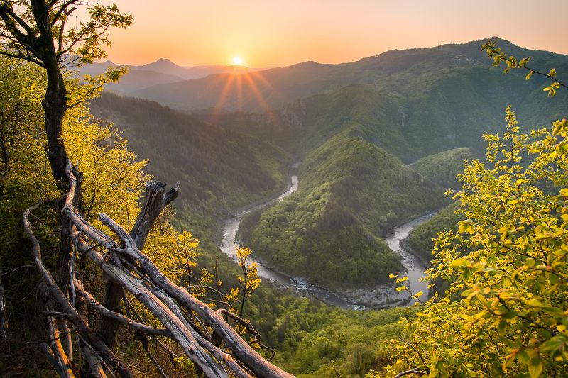 #rodopean_mountains, #sunrise, #travel, #bulgaria, #river, #arda, #meander, #spring, #journey Родопский восход солнцаphoto preview