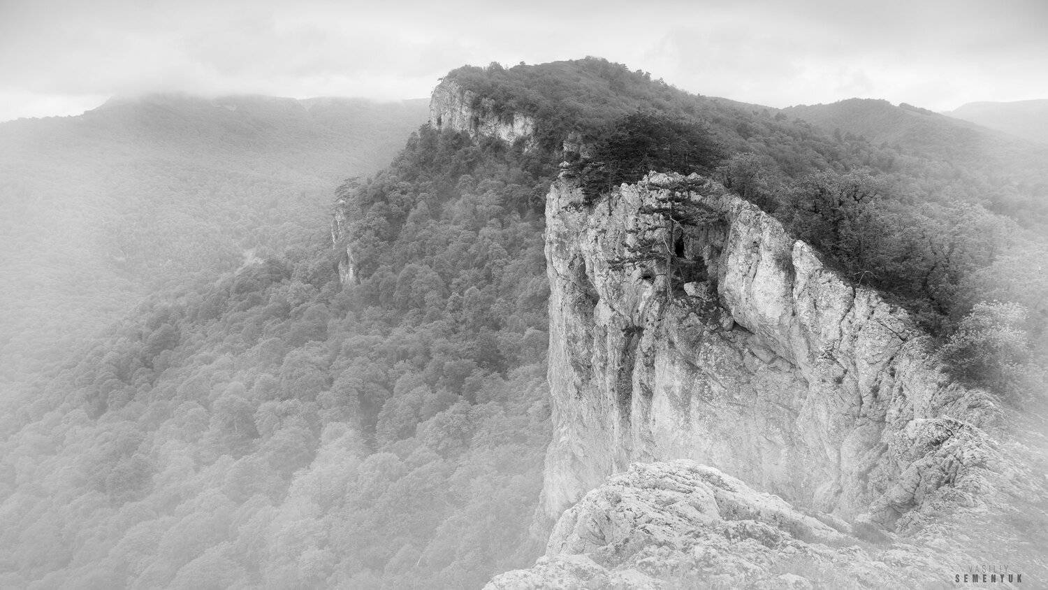 В сердце Крымских гор.. Автор: Семенюк Василий басман, крым, горы, хребет, ч/б, настроение., Семенюк Василий