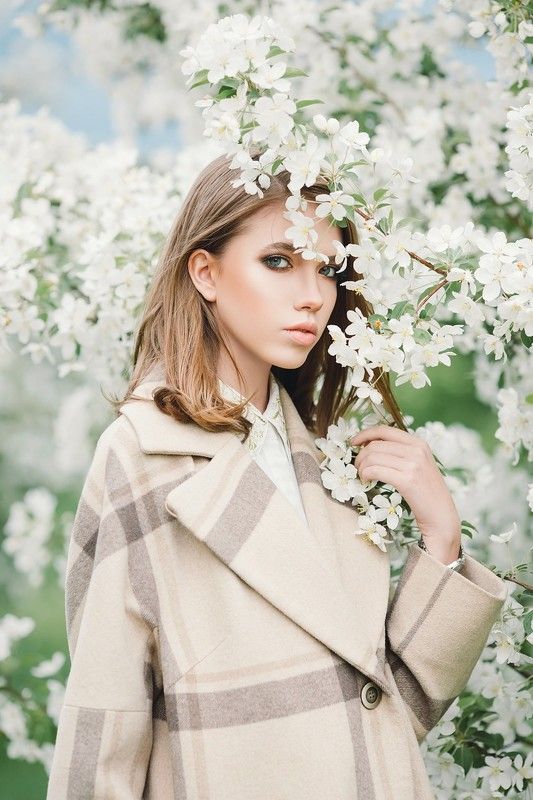 яблоневый цвет, яблони, портрет, девушка, весна, улица, парк, модель, белый, цветы в белом цветеphoto preview