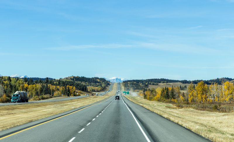 canada, alberta, travel, mountains, highway, road trip, canadian rockies, mountain peaks, snowy mountains, landscapes,канада, альберта, путешествия, горы, шоссе, дорога, канадские скалистые горы, горные вершины, снежные горы, пейзажи, Distant madnessphoto preview