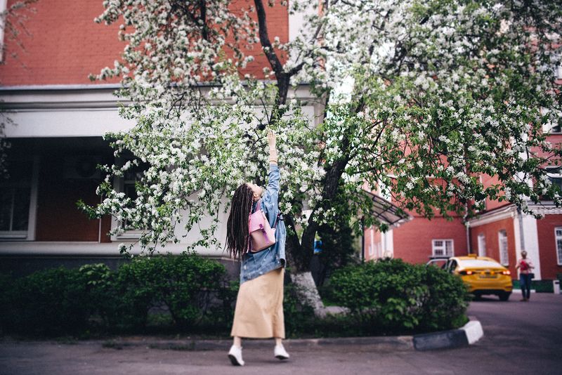 весна, город, девушка, закат, москва Весна в городеphoto preview