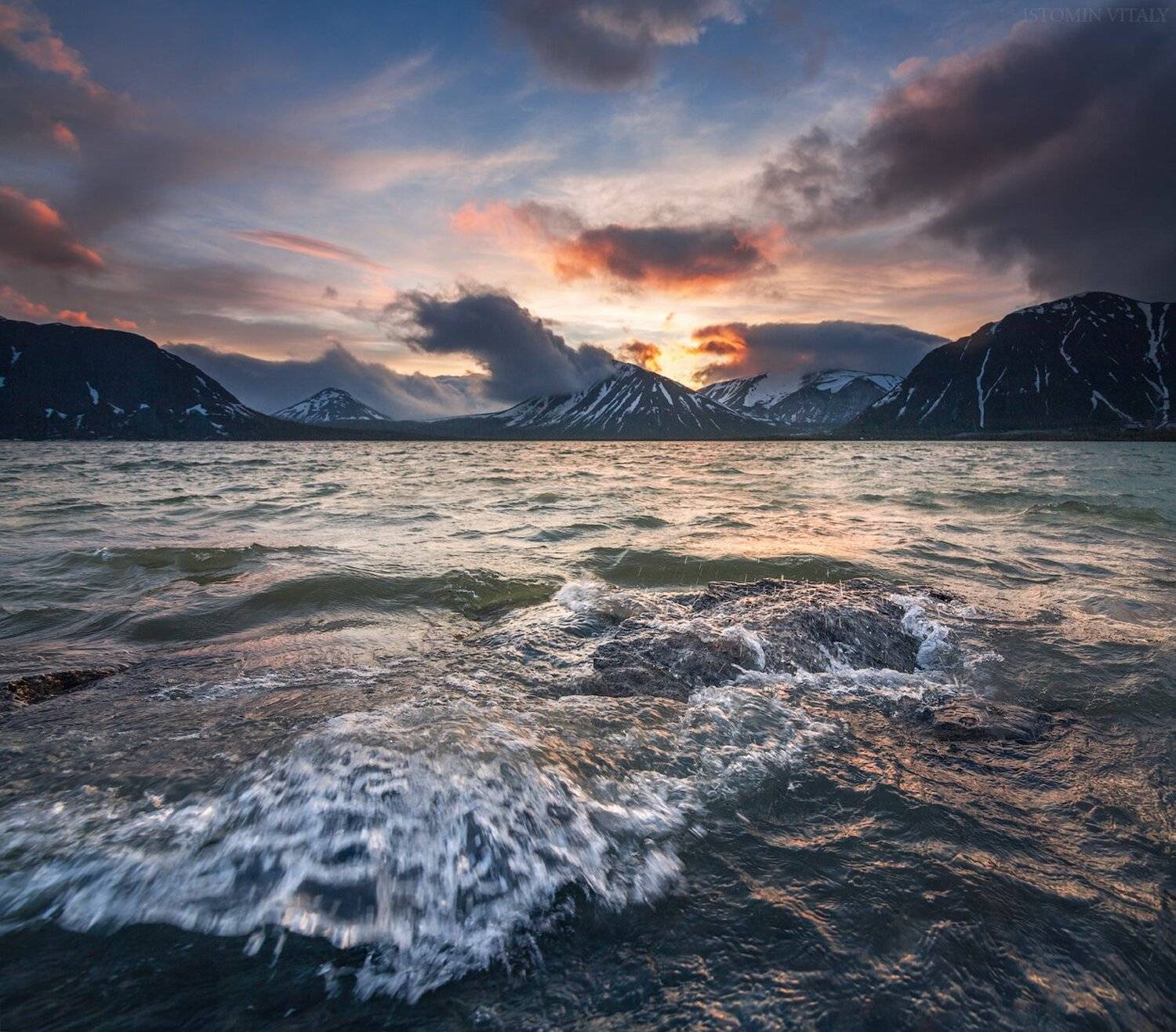 Озеро Большой Вудъявр. Автор: Виталий Истомин пейзаж,вода,хибины,горы,россия,небо,цвет,снег,волны,панорама,перспектива,облака, Виталий Истомин