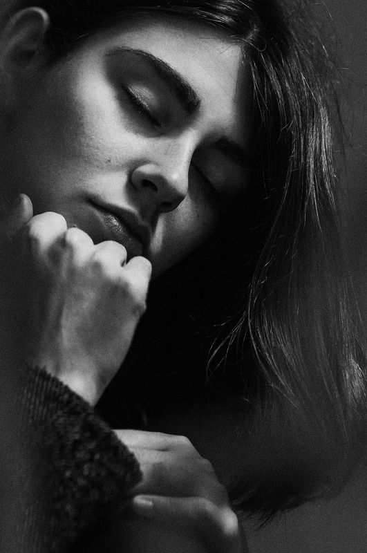 #monochrome #skin #sepia #toned #image #human #face #sleep #girl #model #fashion #young #light #women #cute #black #hair #white #beautiful #beauty #franpolonskiy #france #franpolonskiyphotographer #phfranpolonskiy #mood [ Ann Grigel ]photo preview