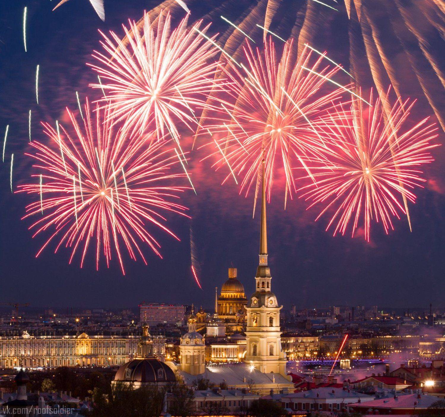 День Победы. Автор: Голубев Алексей Салют, крыша, Петропавловская крепость, храм, Санкт-Петербург, День Победы, Голубев Алексей