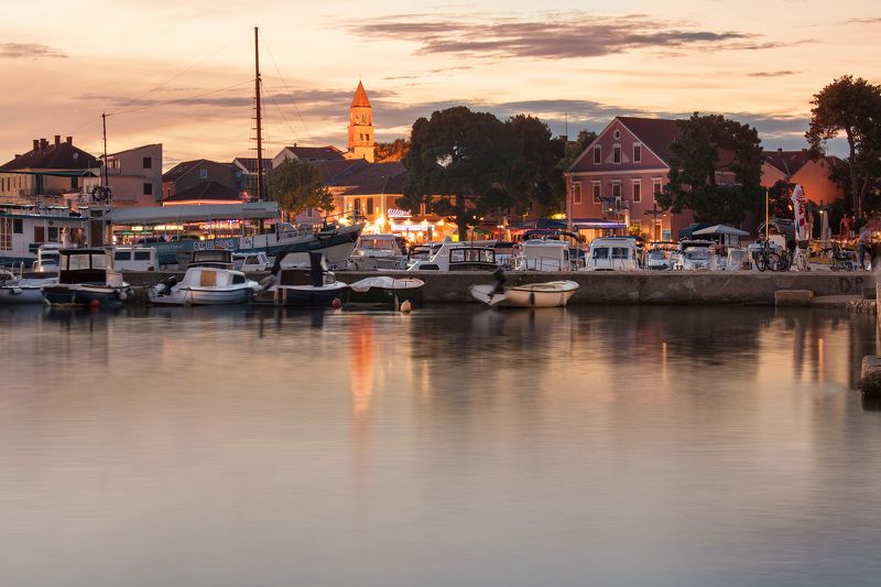 хорватия,  вечер, причал вечер на пирсе фото превью