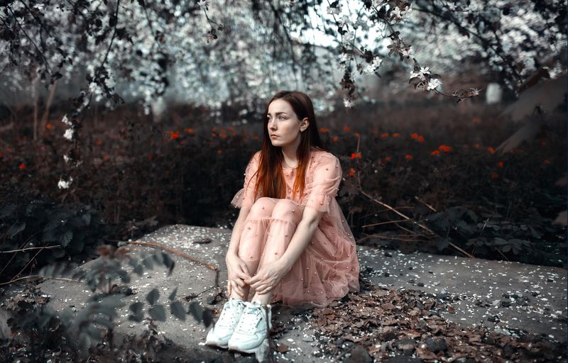 сад, цветущие деревья, цветут, яблони, девушка в саду, девушка в цветущем саду,  в саду фото превью