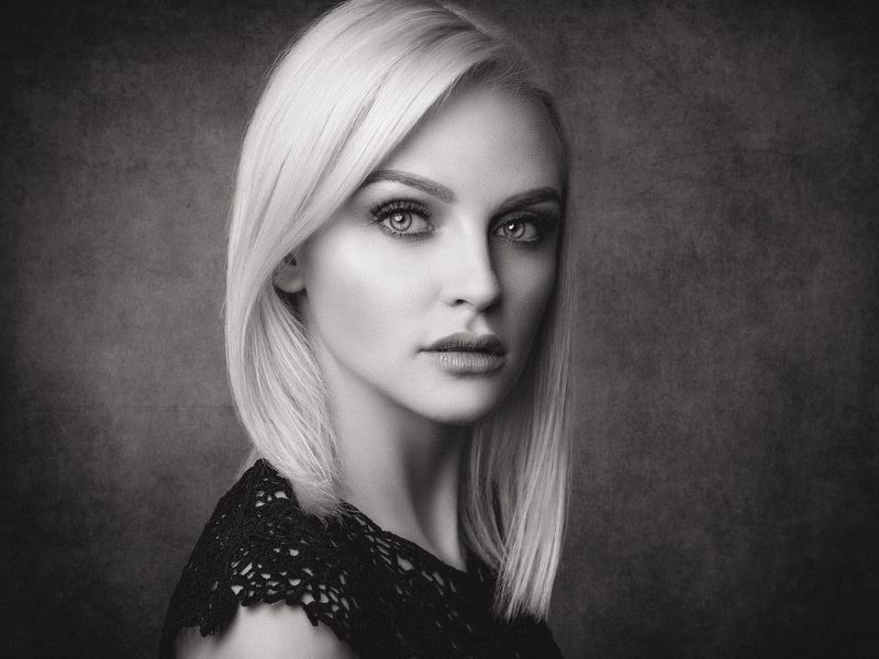 portrait, black and white, headshot, blonde Anninaphoto preview