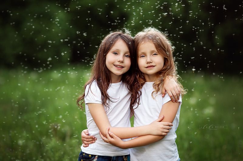 одуванчики, сестры,сестренки, детский фотограф, семейный фотограф, влада былич, фотограф влада былич, детская фотосессия photo preview