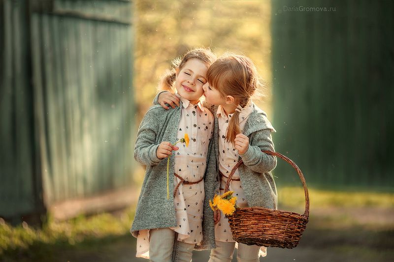боке, натюрморт, дарья громова, фотография, фото, фотоарт, фотограф, закат, портрет, детский портрет, дети, ребенок, сестры Сестренкиphoto preview