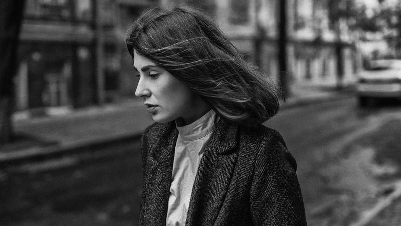 phfranpolonskiy franpolonskiy franpolonskiyphotographer girl woman monochrom bw blackandwhite autumn street portrait fashion beautiful young best [ Ann Grigel ]photo preview
