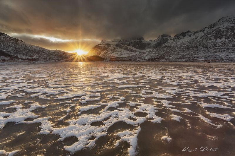 Snow labyrinthsphoto preview