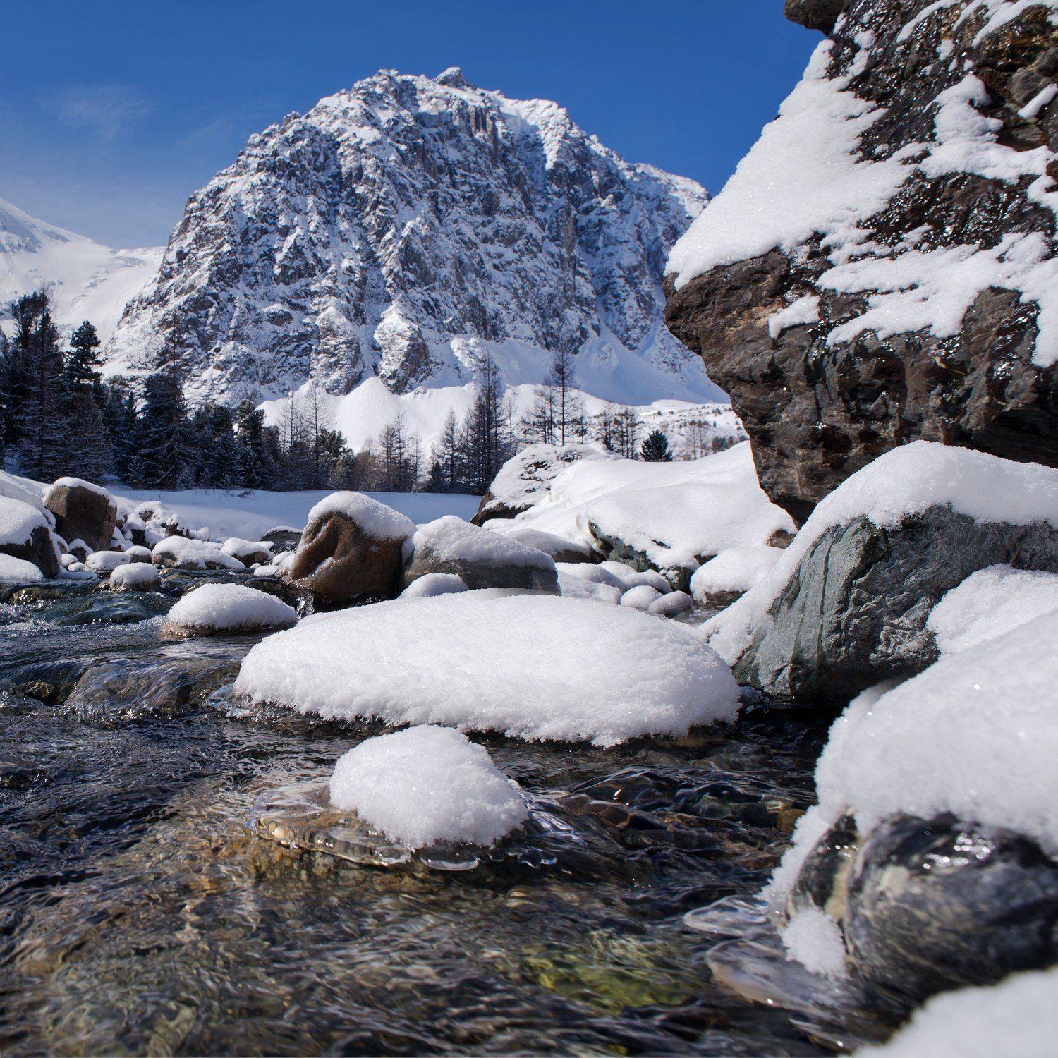 Утро после снегопада. Автор: Евгений Никитин Весна, Актру, река, снег, горы, Евгений Никитин