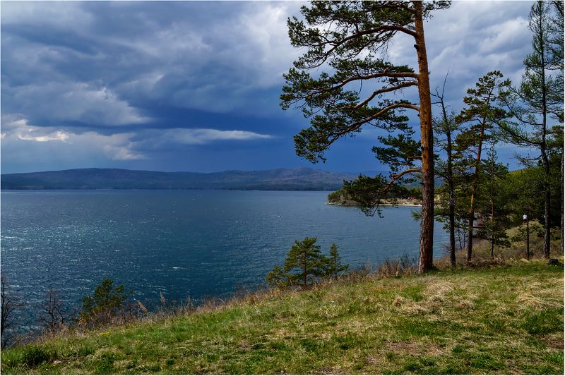 озеро тургояк, южный урал. Майская гроза...photo preview