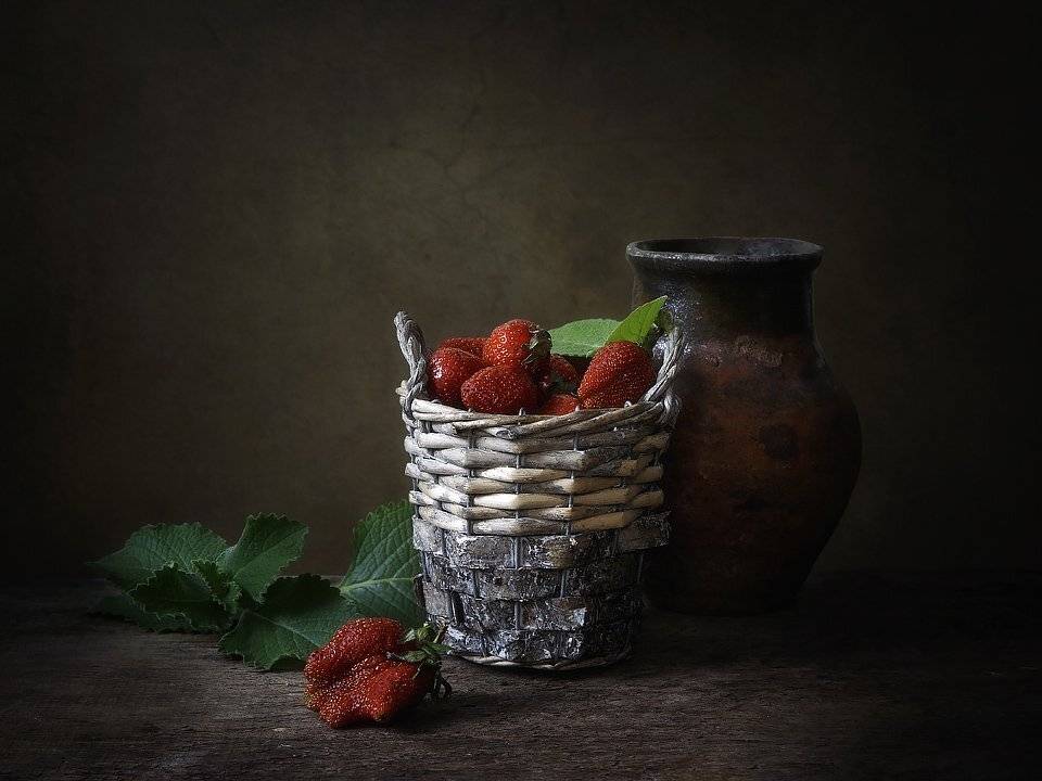 натюрморт, клубника, корзинка, листья, мяты, лето, урожай, Ирина Приходько