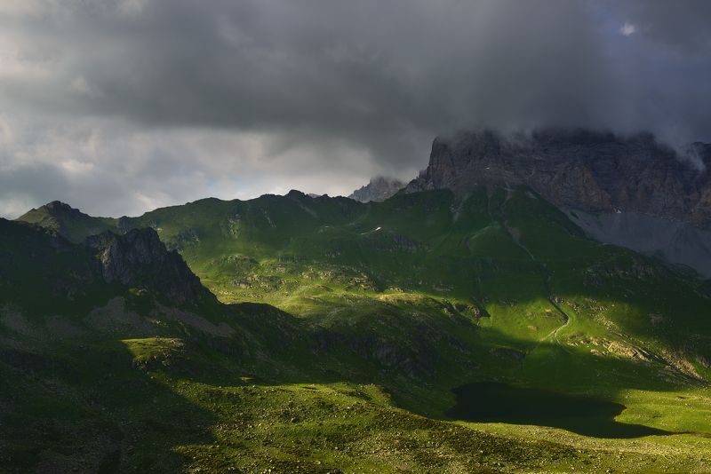 Игра в прятки...photo preview