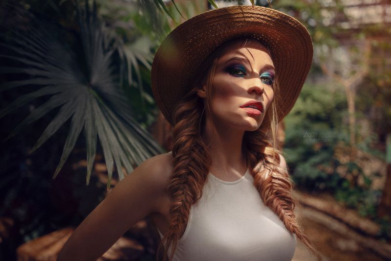 girl shadow jungleforest trees Indiana Jone\'s GIrlfriendphoto preview