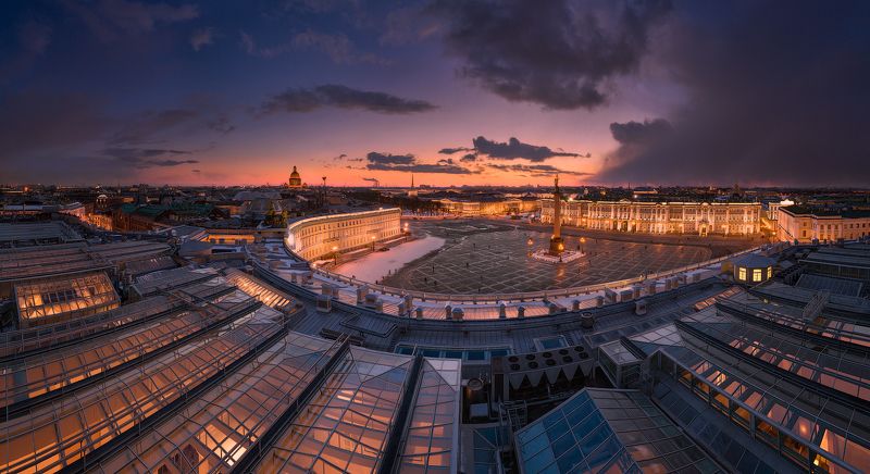 Вечерний Петербург. Панорама Дворцовой площади фото превью