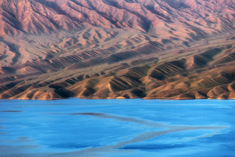 горный пейзаж, горное озеро, казахстан, дорога, путешествие, Цветные зигзаги озера Бартогайphoto preview