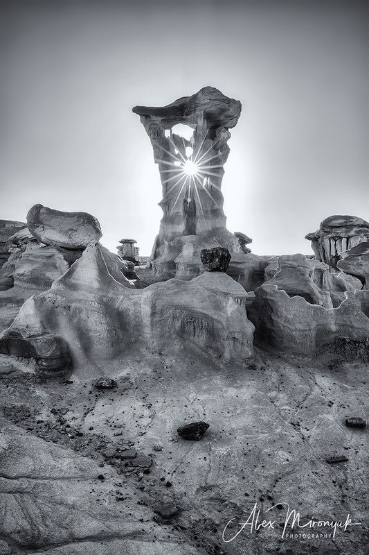 сша, пустыня, бэдлендс, глиняная, панорама, скалы, грибы, каменные, черно-белое Инопланетный Тронphoto preview