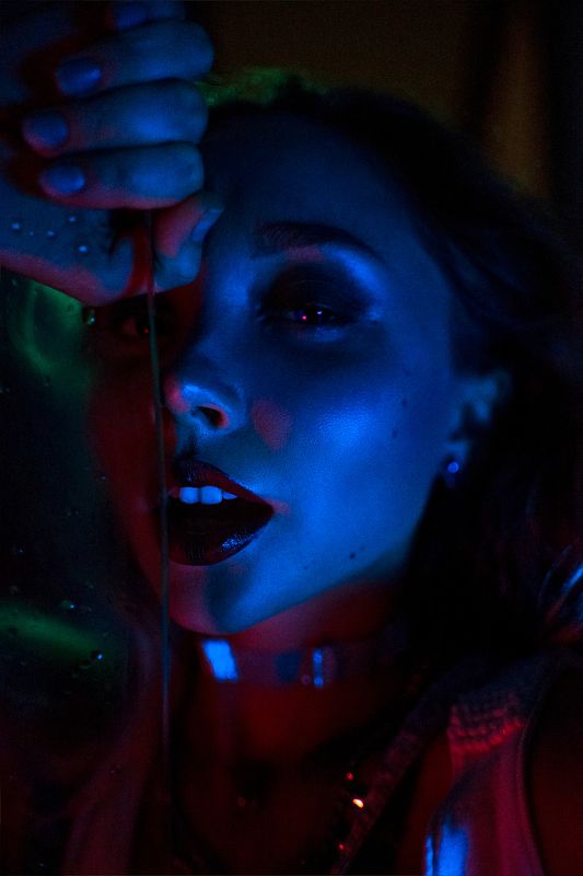 неон, свет, дарк, сайд, brdnk, berdnikphoto, синий, красный, портрет Sensual Seductionphoto preview