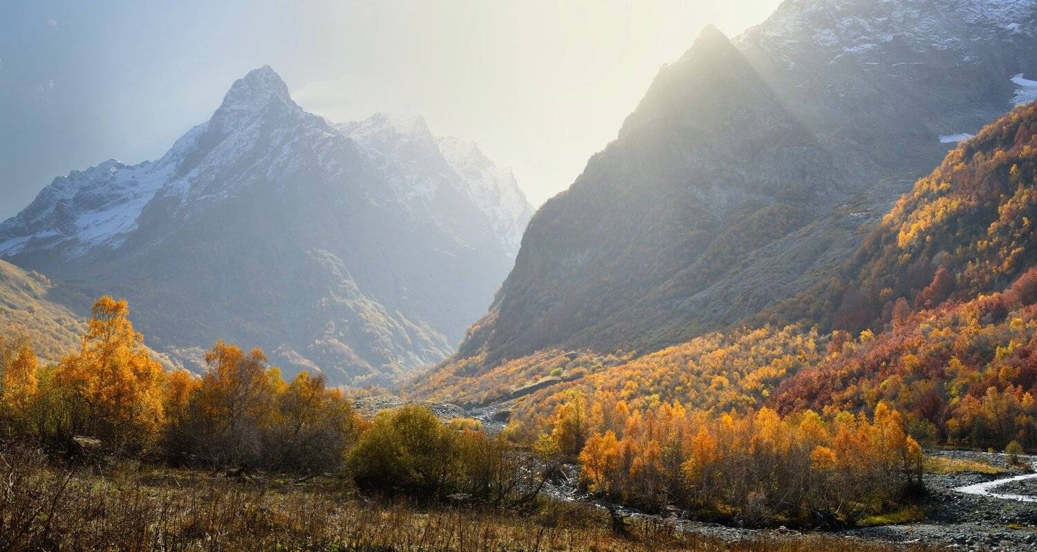 Дымка в горах. Автор: Александр Жарников горы осень домбай дымка, Александр Жарников