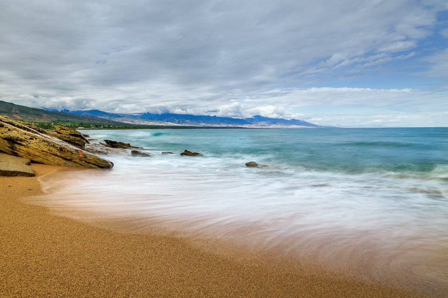 Утро на Иссык-Куле. Автор: Алексей Вымятнин , Алексей Вымятнин