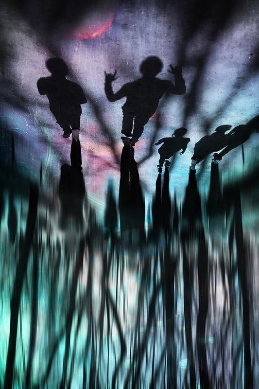 деревья, абстракция, парк, подростки, молодёжь, линии, гости, ростки, силуэты, люди, жизнь, инопланетяне Гости из будущегоphoto preview