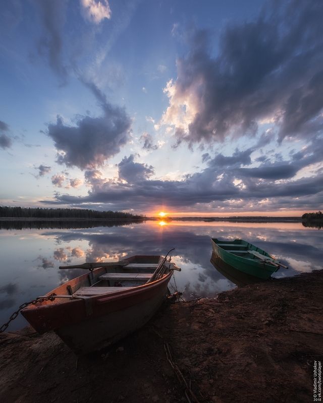 вечер, закат, солнце, берег, залив, кондас, лодки, пермский край Кондас на закате фото превью
