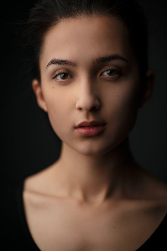 портрет, девушка, студия Лазизаphoto preview