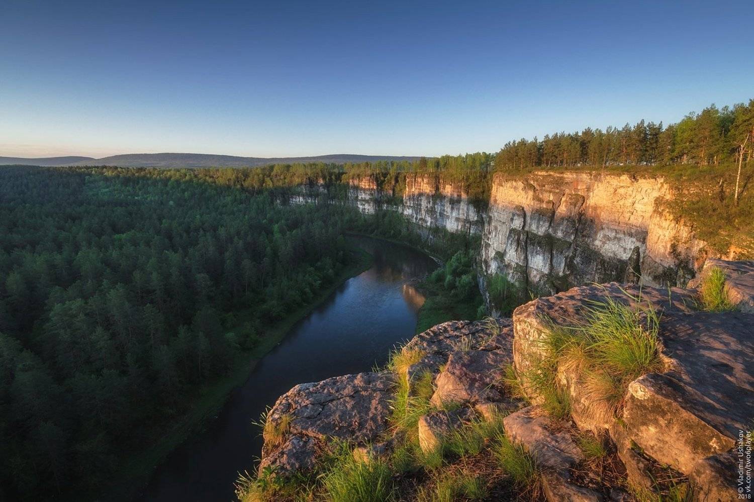 Большой Айский притес. Автор: Владимир Ушаков утро, рассвет, скалы, река, ай, большой айский притес, лес, челябинская область, Владимир Ушаков