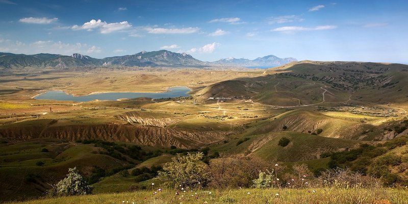 май,солнце,цветы,горы,трава,озеро,небо Озеро.photo preview