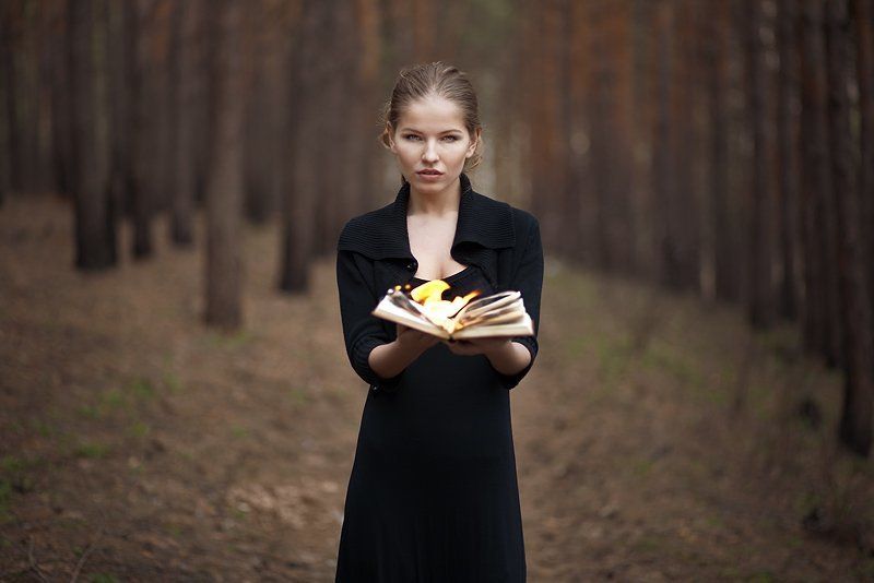 книга, огонь, ярослава, девушка. бор, лес, тайна The Book.photo preview