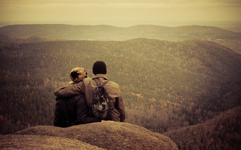 столбы, поход, влюблённые На краю света с любимымphoto preview