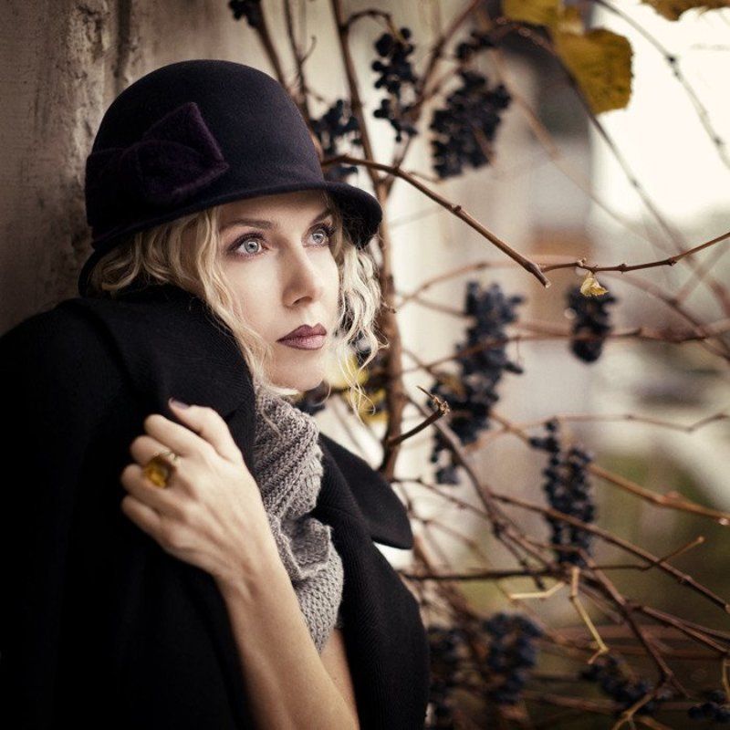 девушка, шляпа, виноград в и н о г р а д . . .photo preview