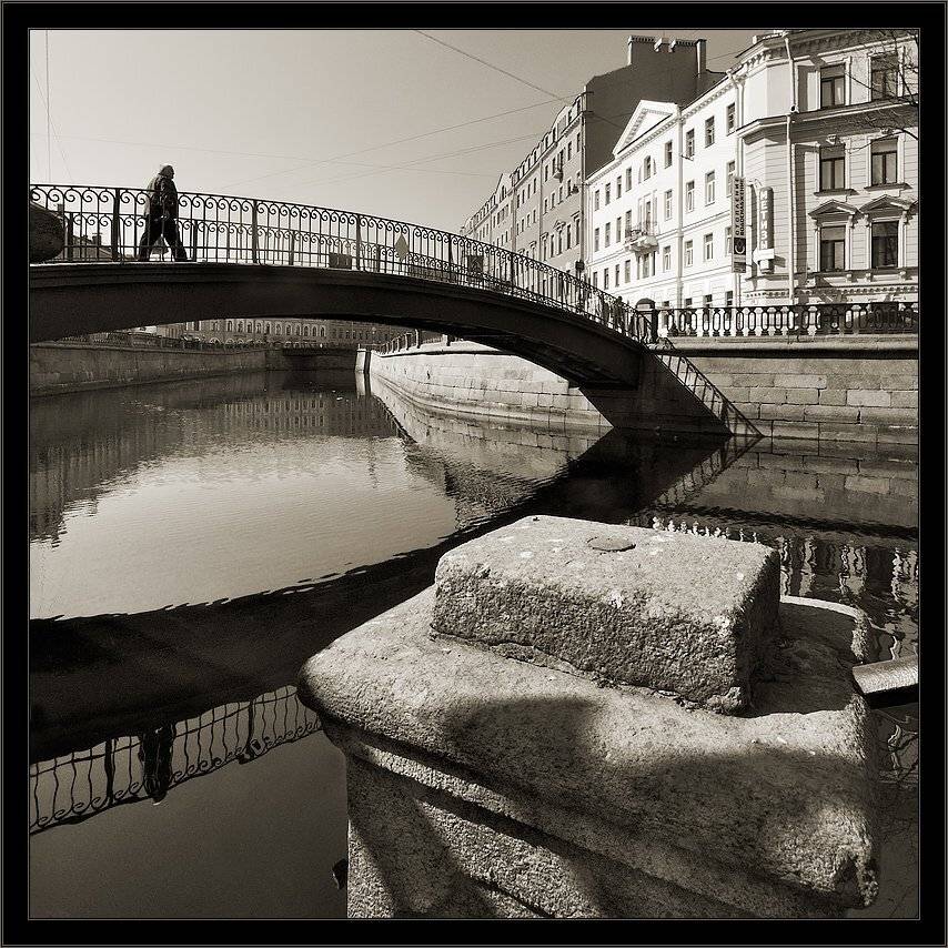 Знакомый питерский сюжет. Автор: Kirill Shapovalov петербург, центр, канал грибоедова, чб, сепия, квадрат, Kirill Shapovalov