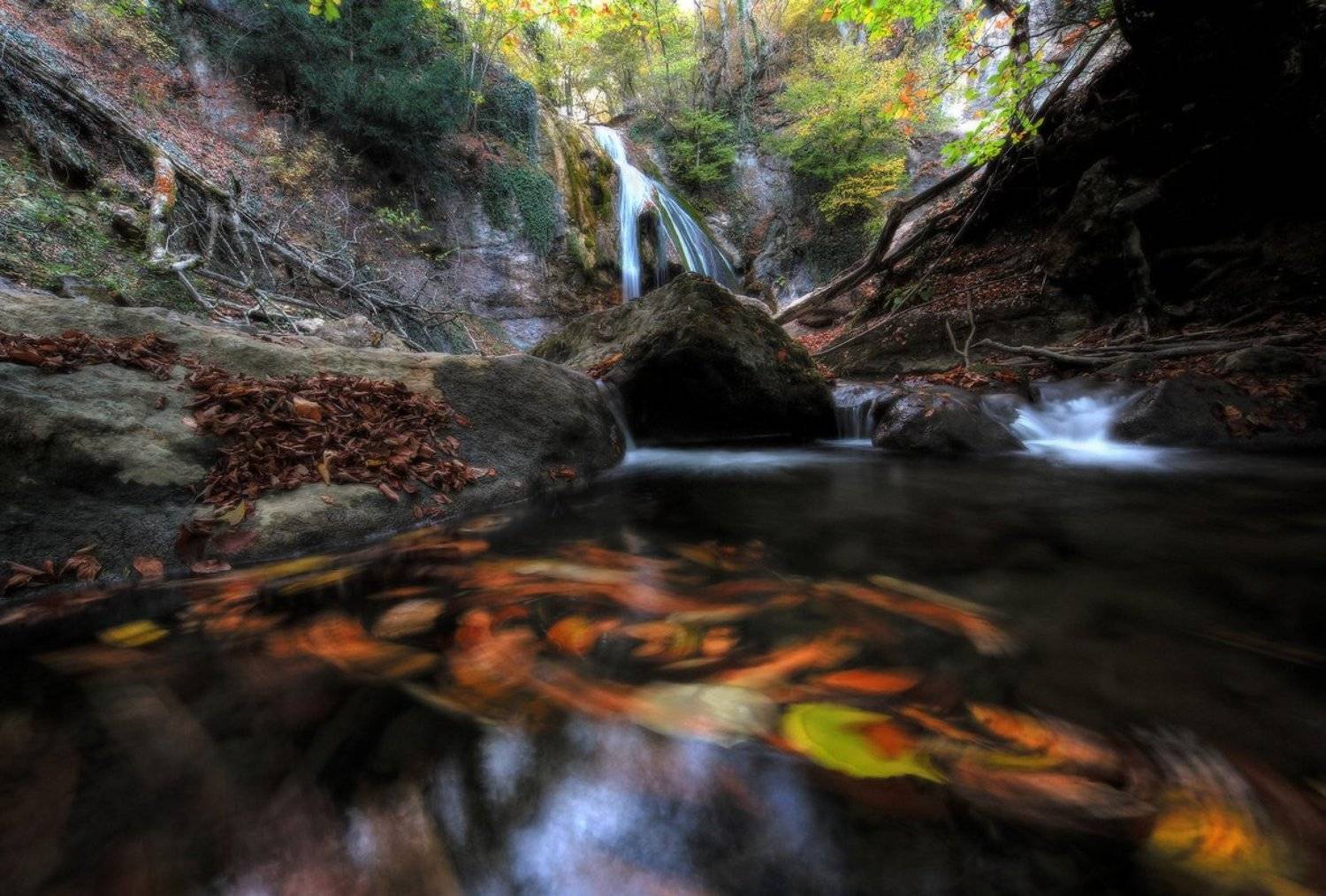 КРУГОВОРОТ ОСЕНИ.... Автор: Yuri Ovchinnikov , Yuri Ovchinnikov