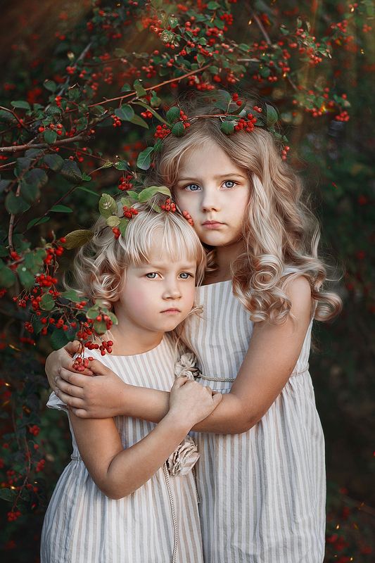 модели, дети, юные модели, съемка, семейная фотосессия, на природе В рябинеphoto preview