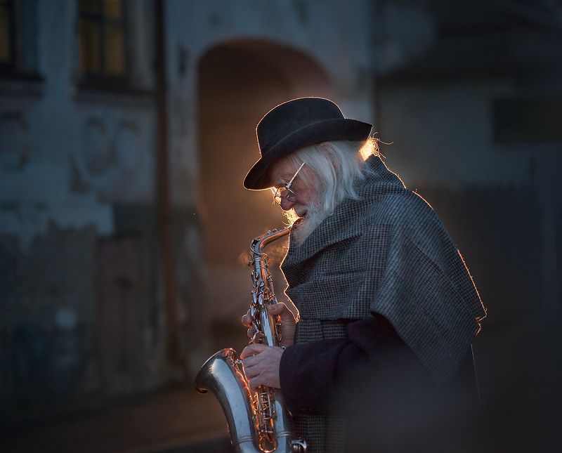 Уличный музыкантphoto preview