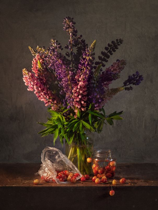 натюрморт, вишни, цветы. still life, flowers, evgeny kornienko Натюрморт с цветами и вишнейphoto preview