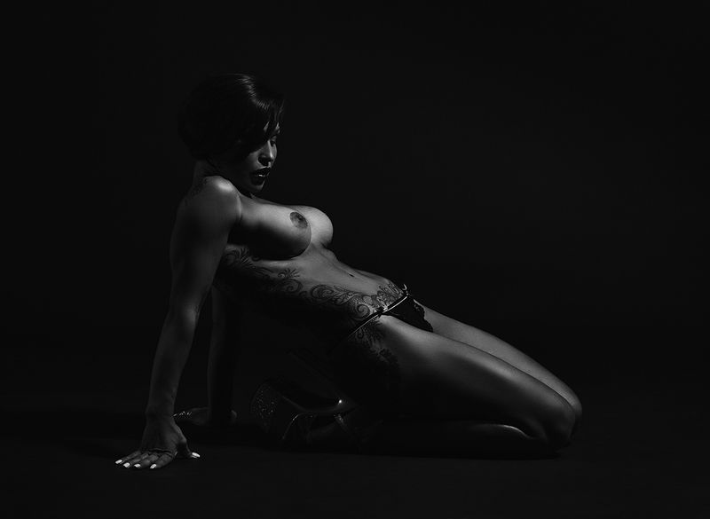 женщина, красота,   ню, тело, тату. Диагональ.photo preview